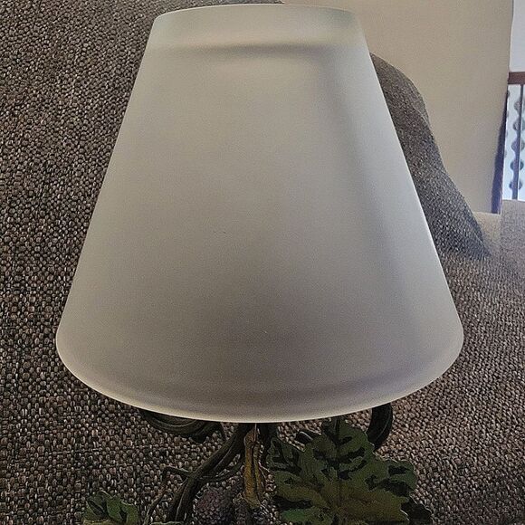 #Wrought Iron Tea Candle Holder Ivy Grapes with Frosted Glass Lampshade - Picture 3 of 7